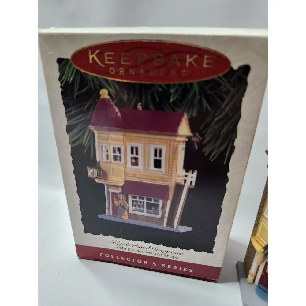 Hallmark Keepsake Ornament – Neighborhood Drugstore (1994, Collector’s Series)
